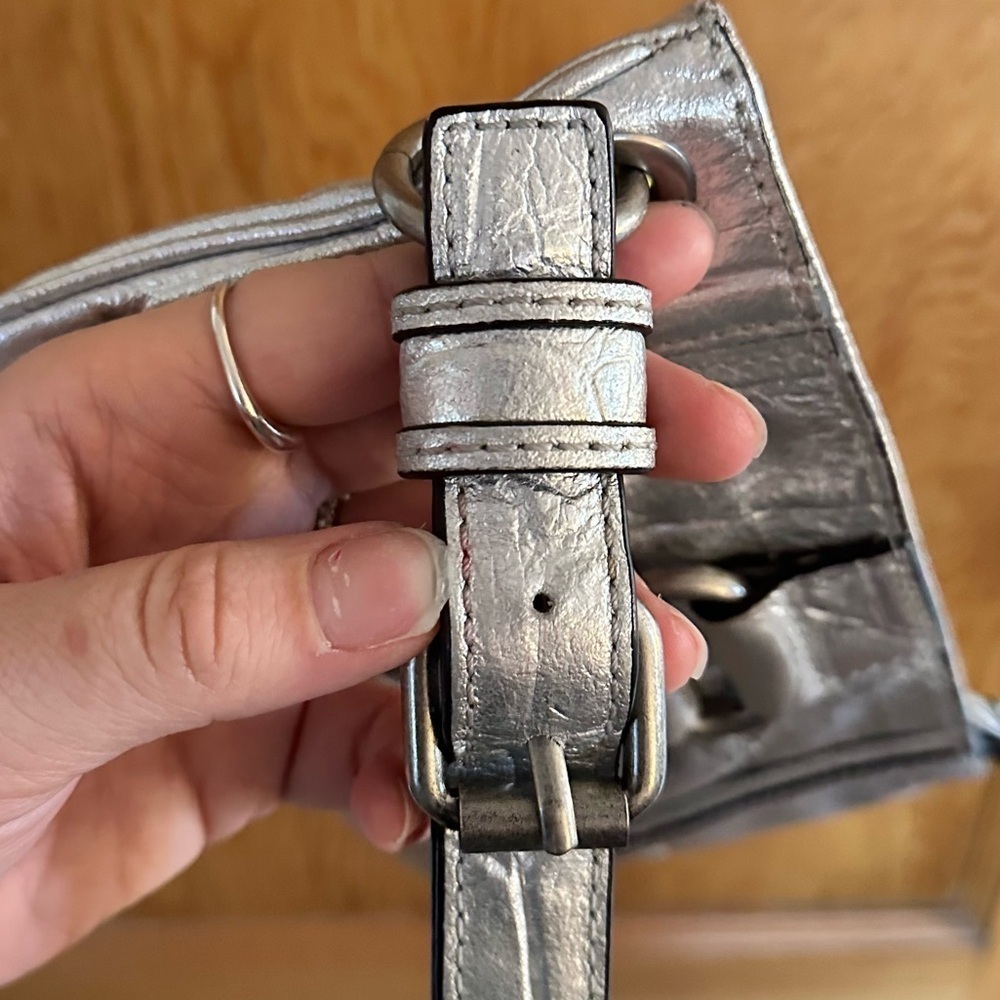 juicy couture silver 2000’s Y2K vtg 100% leather wristlet bag - Picture 5 of 7